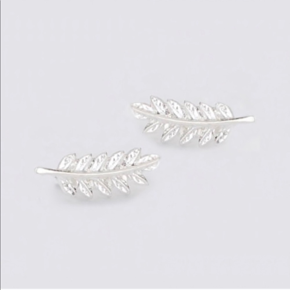 ⭐️ Silver Leaf Dainty Boho Earrings - Picture 2 of 2